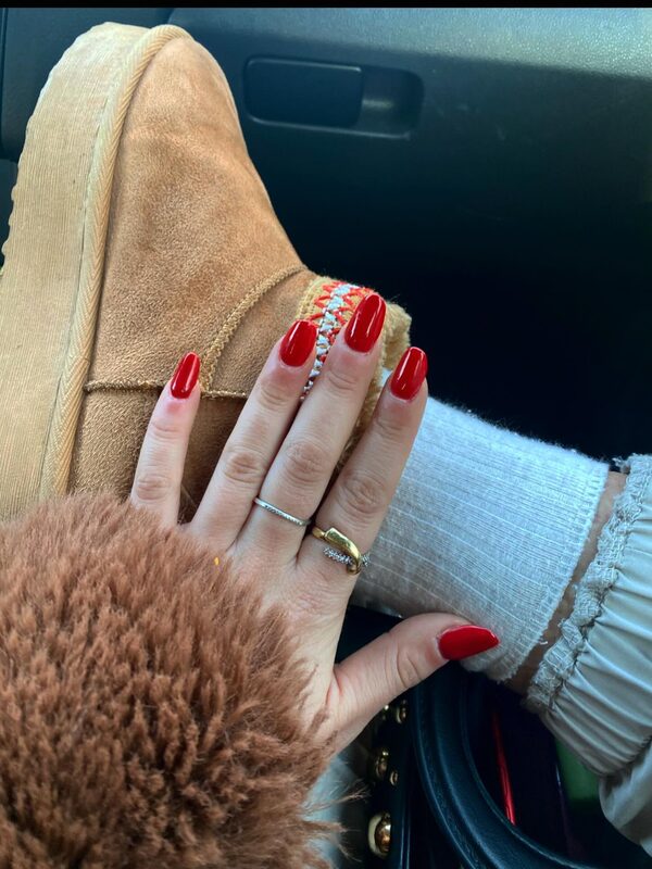 Semipermanente rosso classico — manicure professionale